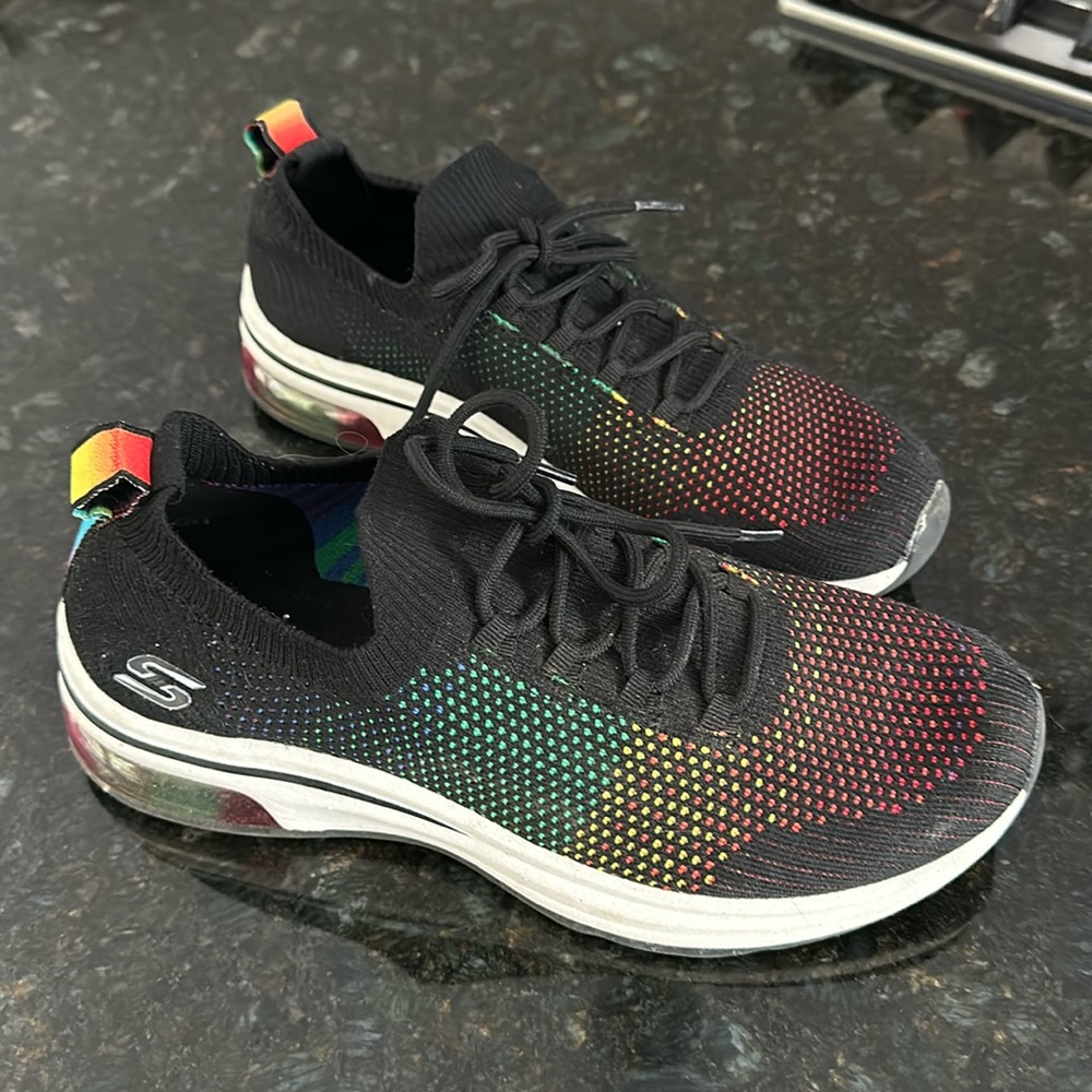Women’s Skechers size 9.5